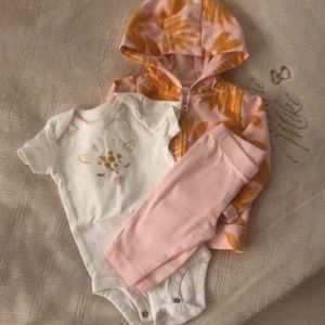 🦒 Carter’s Giraffe Onesie Outfit 🦒 like new